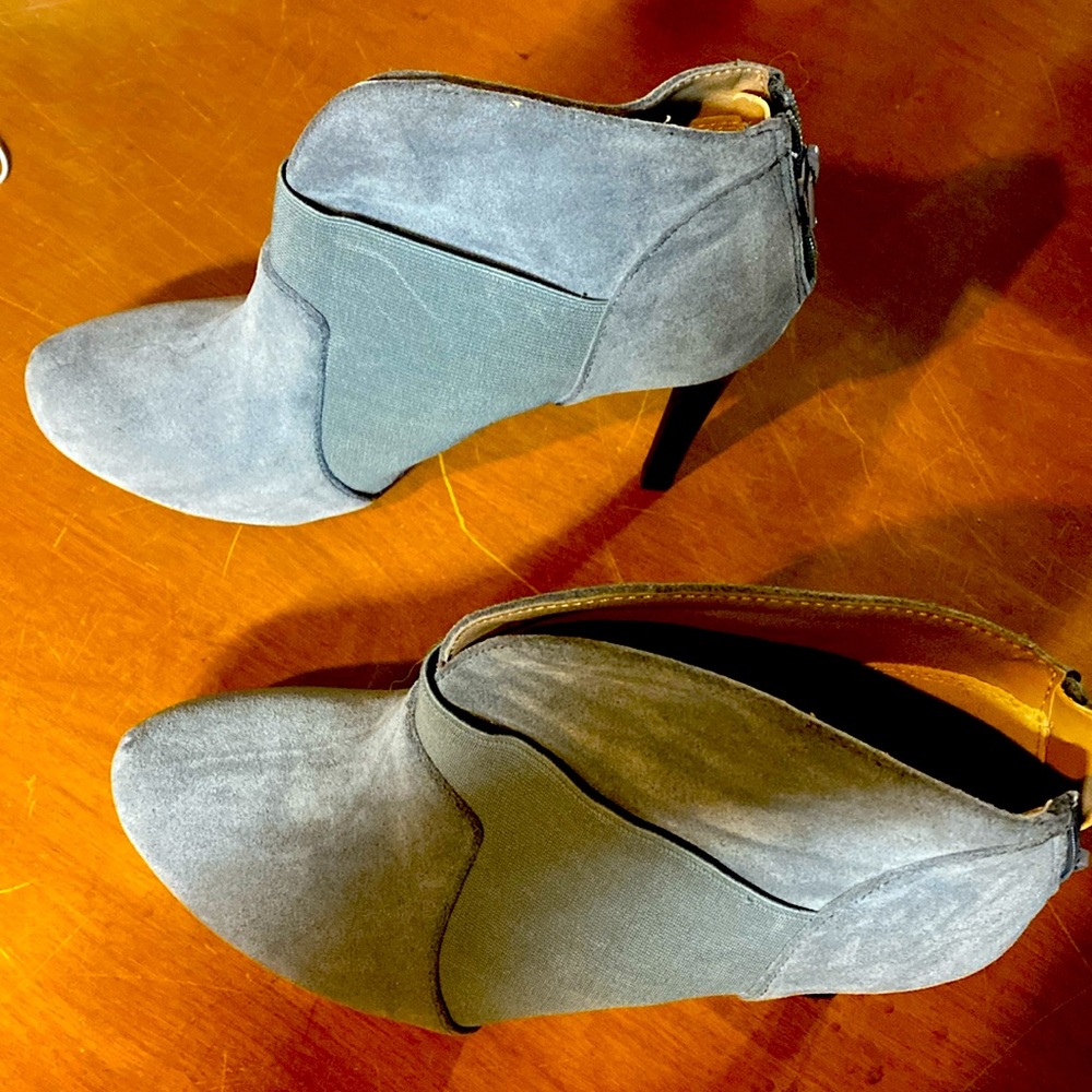 Like new. Gomax Prom night-08 size 8.5